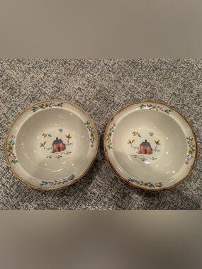 Pair of vintage Heartland pattern bowls by International China